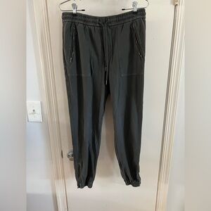 Ankle Length Jogger, Zipper Pocket and Zipper Ankle